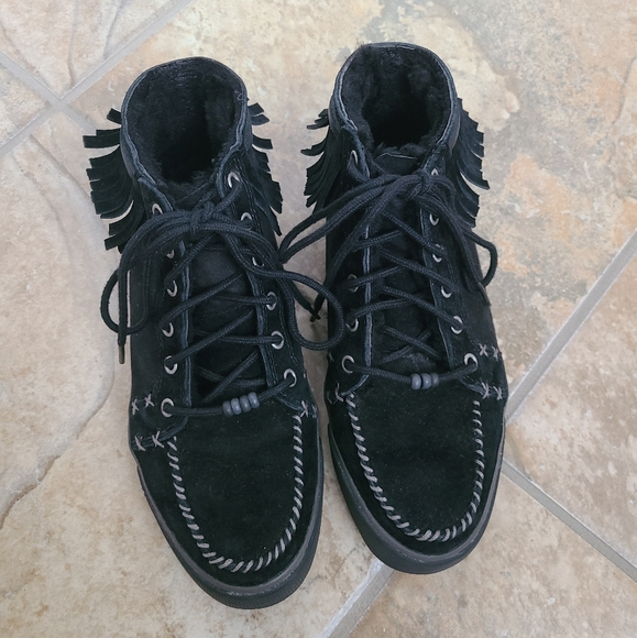 UGG Arianni Suede Fringe Moccasin Sneaker (Size 7) - Picture 2 of 10